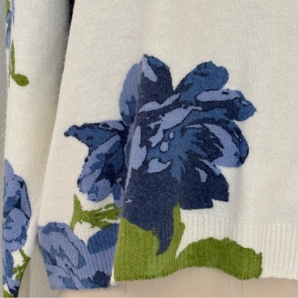CeCe Crew Neck Sweater NWT Cream & Blue Floral XL - Picture 2 of 7